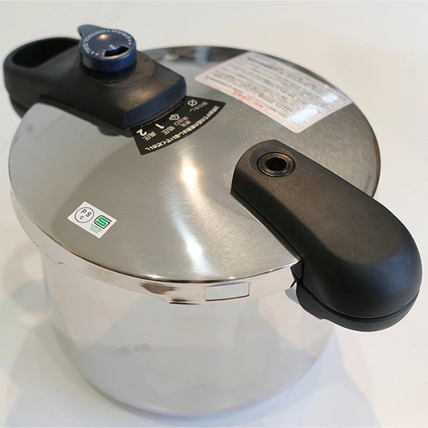 パール金属 クイックエコ 3層底切り替え式両手圧力鍋 選べる容量4.5L/5.5L ステンレス 圧力なべ オール熱源対応 メーカー1年保証 レシピブック付き 小型 カレー 煮込み料理 角煮 業務用 電気 電熱 ハロゲン ヒーター