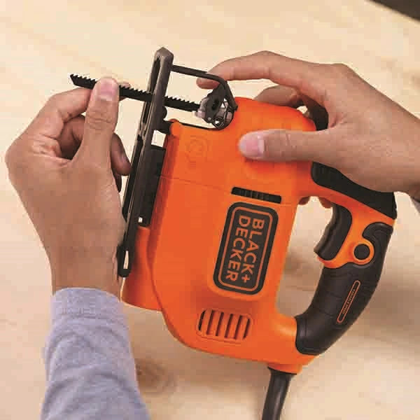 BLACK&DECKER コンパクト オービタルジグソー KS701PEJP コード式 520W 木材70mm切断対応 ワンタッチブレード交換